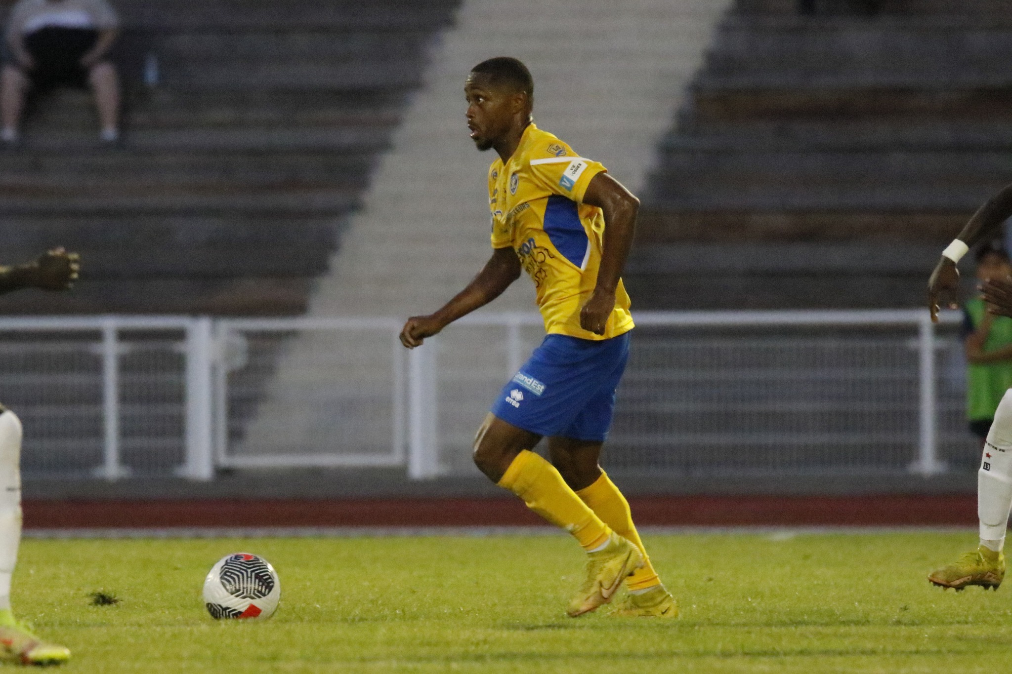 AS Nancy Lorraine - SAS Épinal : "Un derby ça se gagne" pour le Spinalien Ali Mmadi 4• 100% Vosges Ali Mmadi avec le SAS Épinal, contre le Red Star.