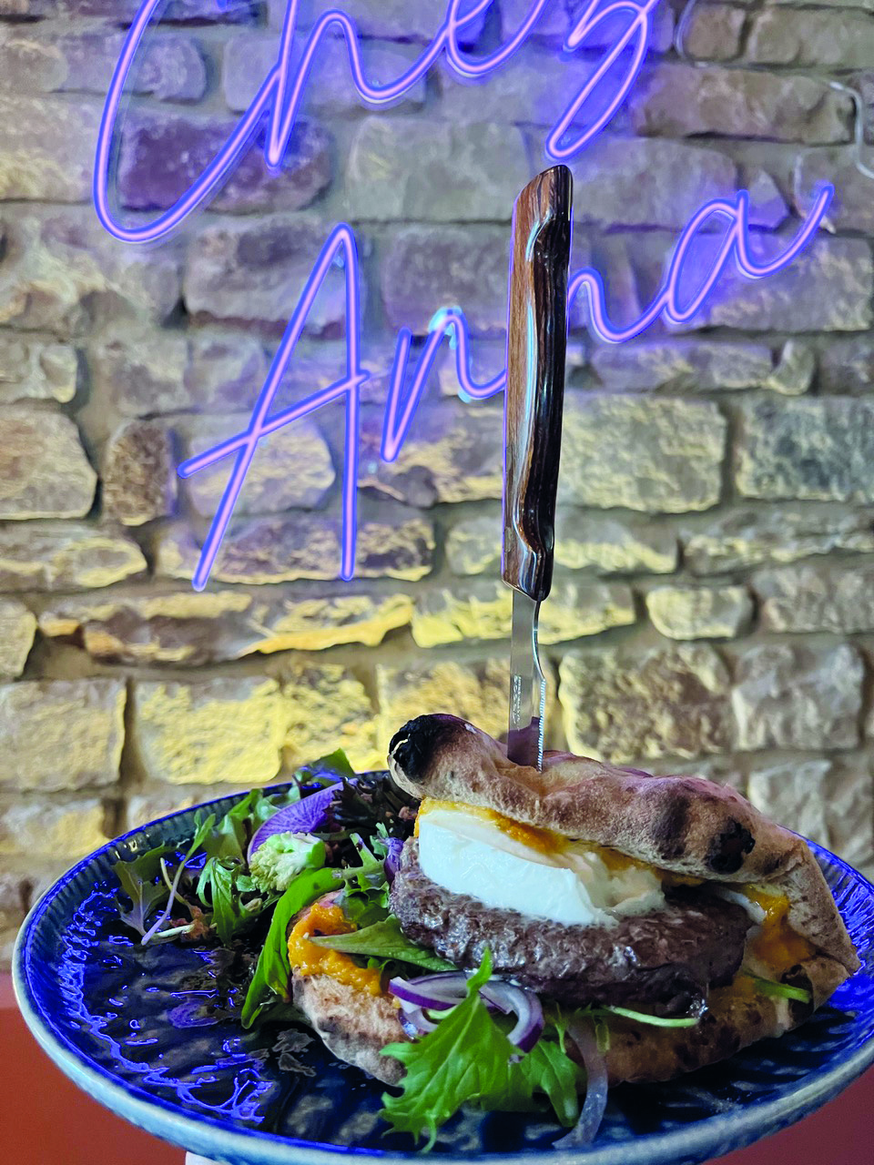 Anna Trattoria : La dolce vita dans votre assiette à Golbey ! 3• 100% Vosges Burger façon Anna Trattoria à Golbey.