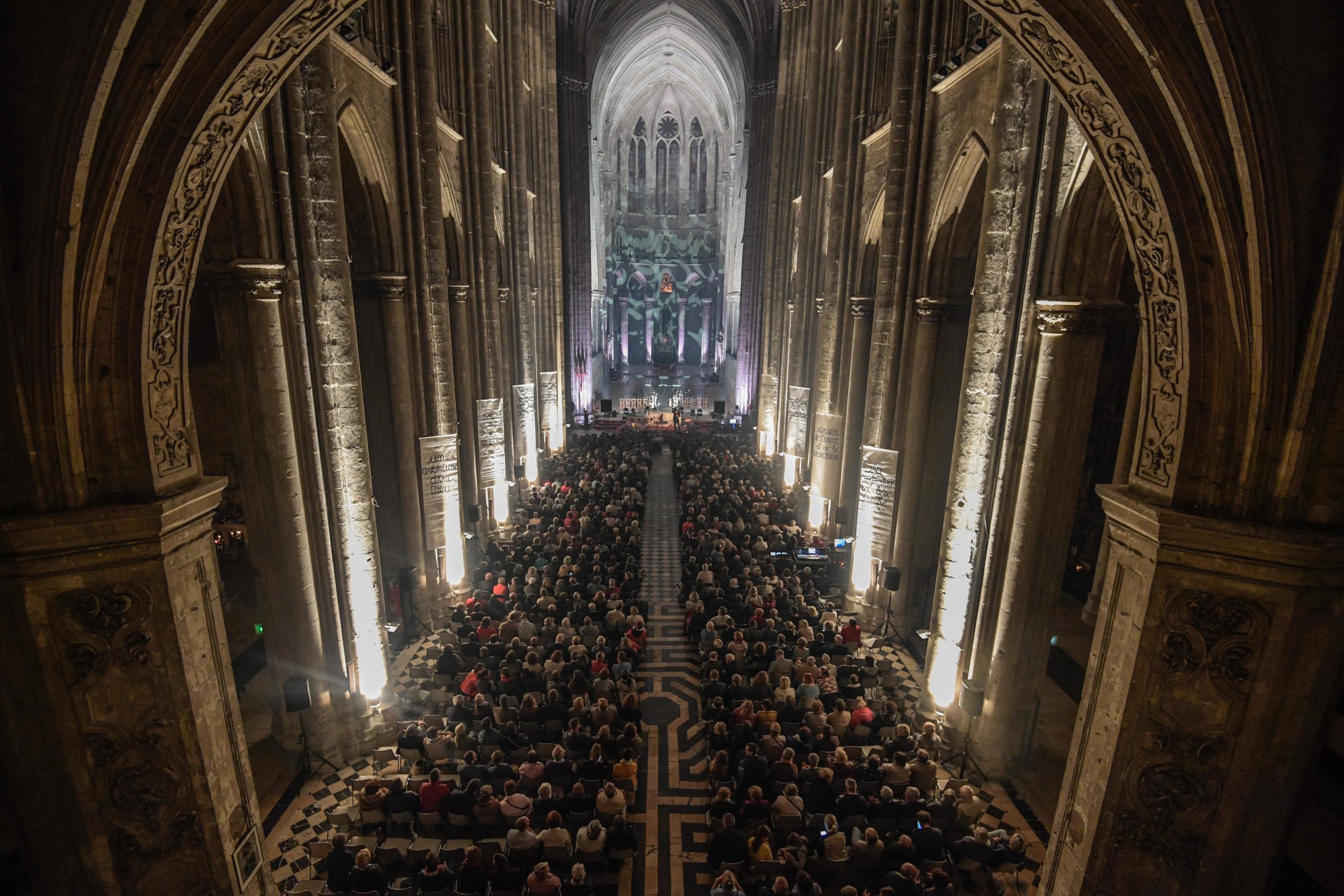 Laurent Voulzy : le mystique rêveur en concert exceptionnel dans la Cathédrale de Saint-Dié-des-Vosges 6• 100% Vosges Concert de Laurent Voulzy dans une cathédrale.