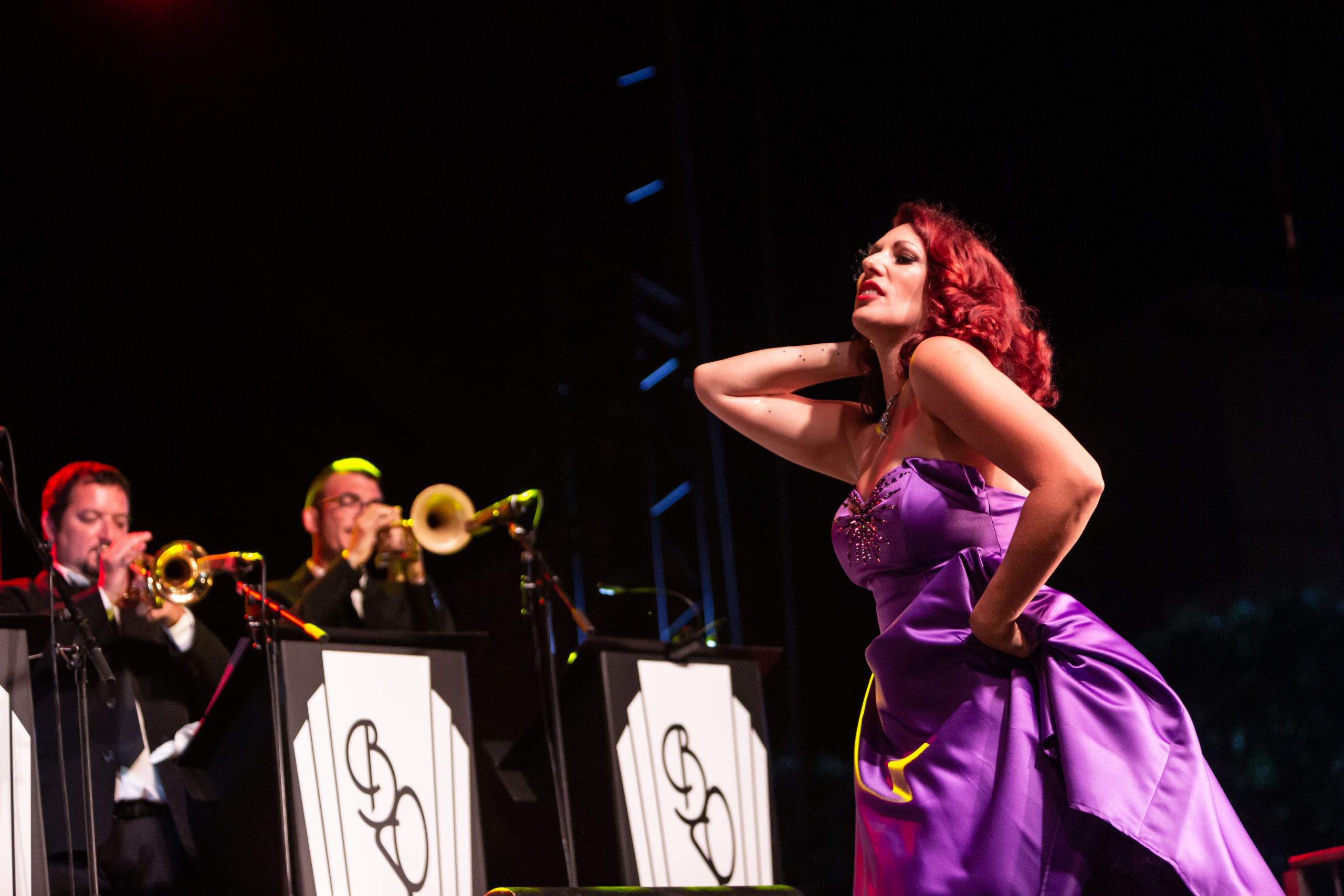 Épinal Bouge l'Été : légèreté, bonne humeur et chansons rétro avec Mamz'Elle Bee Swing, sur la Place des Vosges 3• 100% Vosges Mamz'Elle Bee Swing