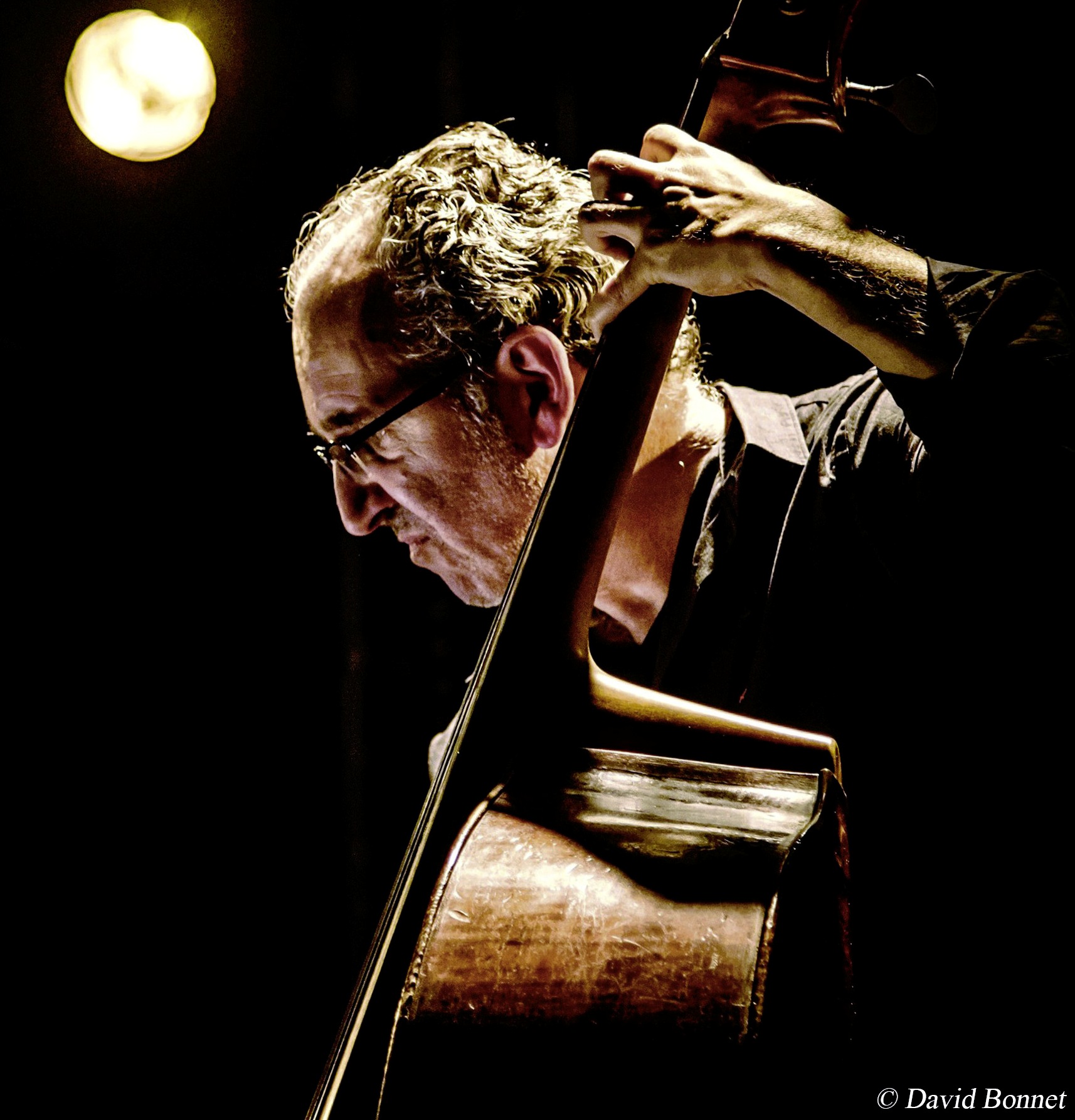 Café Jazz : le Trio Barolo lance la saison 2023-2024 à Épinal ! 3• 100% Vosges Philippe Euvrard à la contrebasse, pour le Trio Barolo.