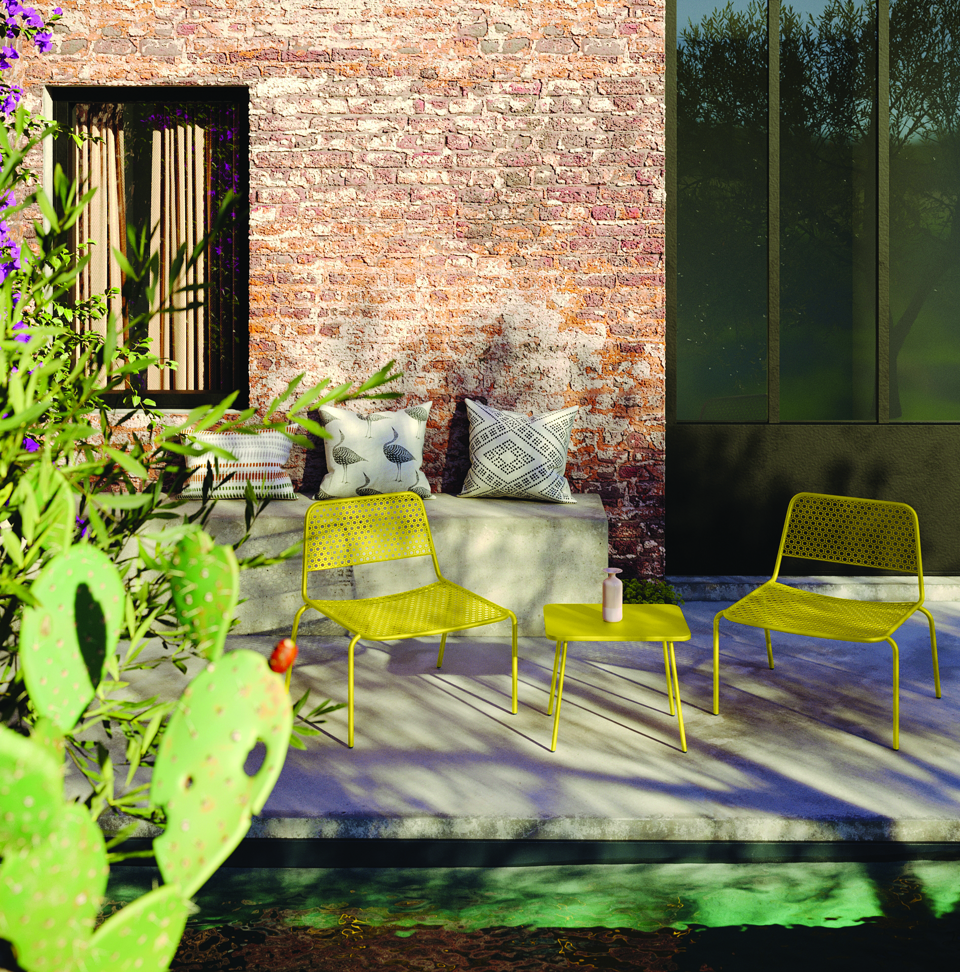 Déco : Des terrasses aux couleurs de l'été avec Fly Épinal 2• 100% Vosges Sakura, set balcon, de chez Fly.